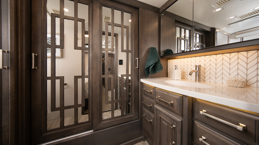 Aspire 44R Rear Bath