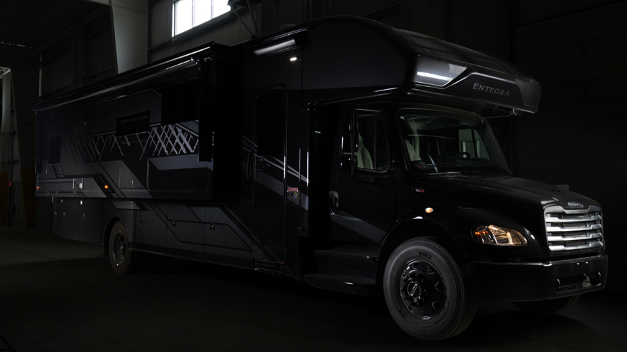 Accolade 37M Dark Exterior