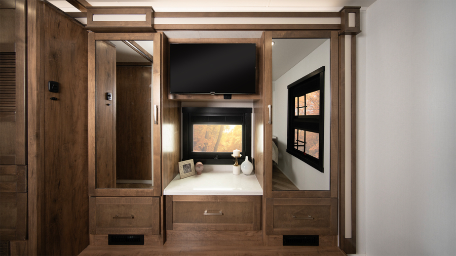 Accolade 37M Wardrobe