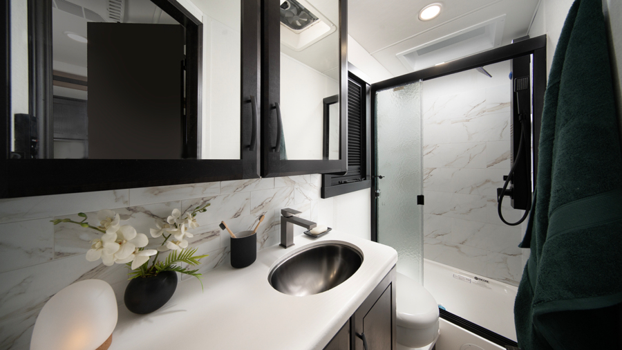 Accolade XT 32U Bathroom