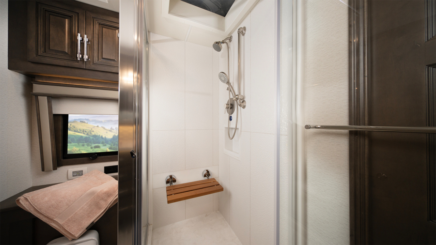 2026 Anthem 44D Shower