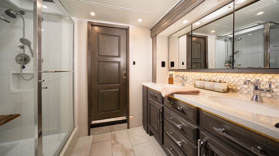 2026 Anthem 44D Bathroom