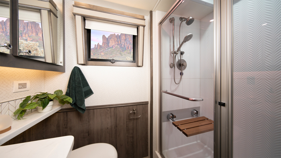 Aspire 44R Mid-Bath Shower