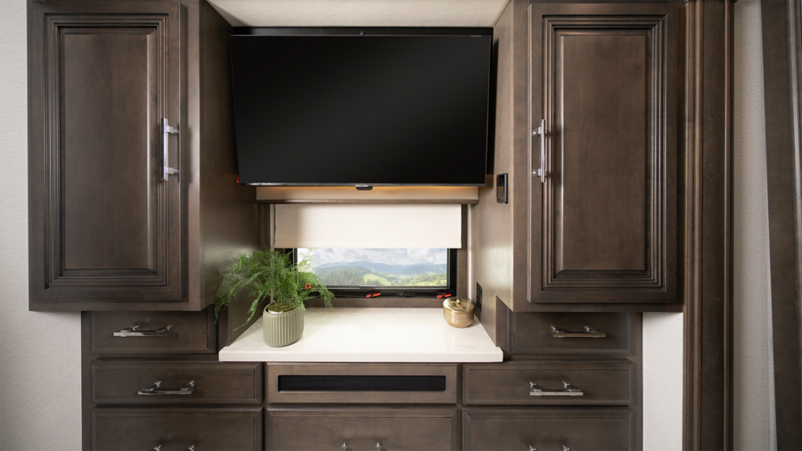 2026 Anthem 44D Wardrobe