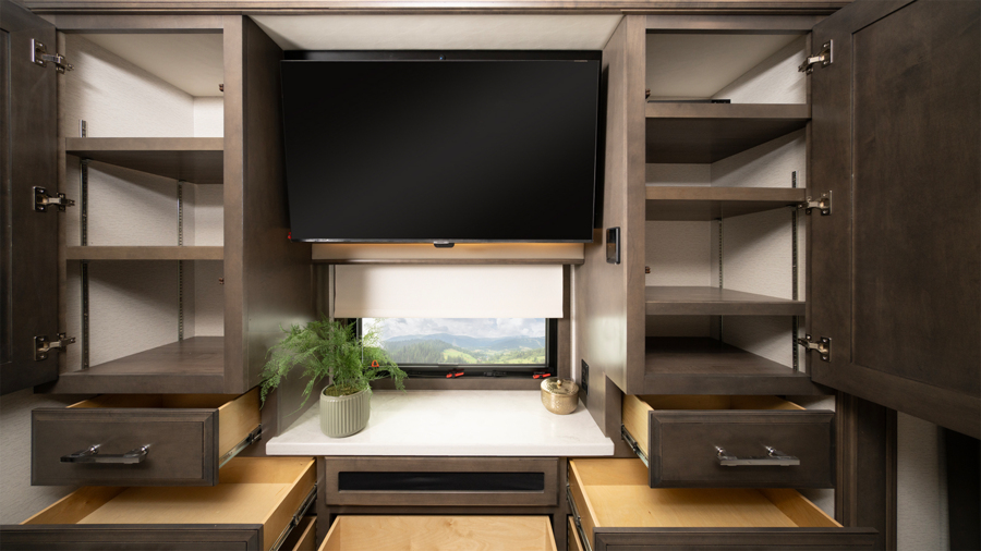 2026 Anthem 44D Wardrobe