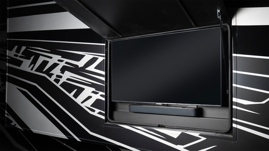 Aspire 44R Exterior Entertainment