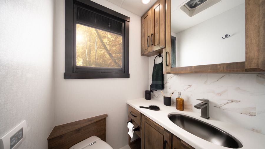 Accolade XT 35L Bathroom